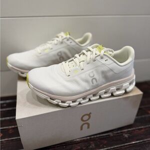 Women's On Cloudflow 4